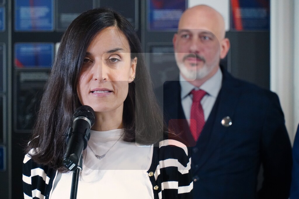 IZLOŽBA HOLOGRAFI OTVORENA