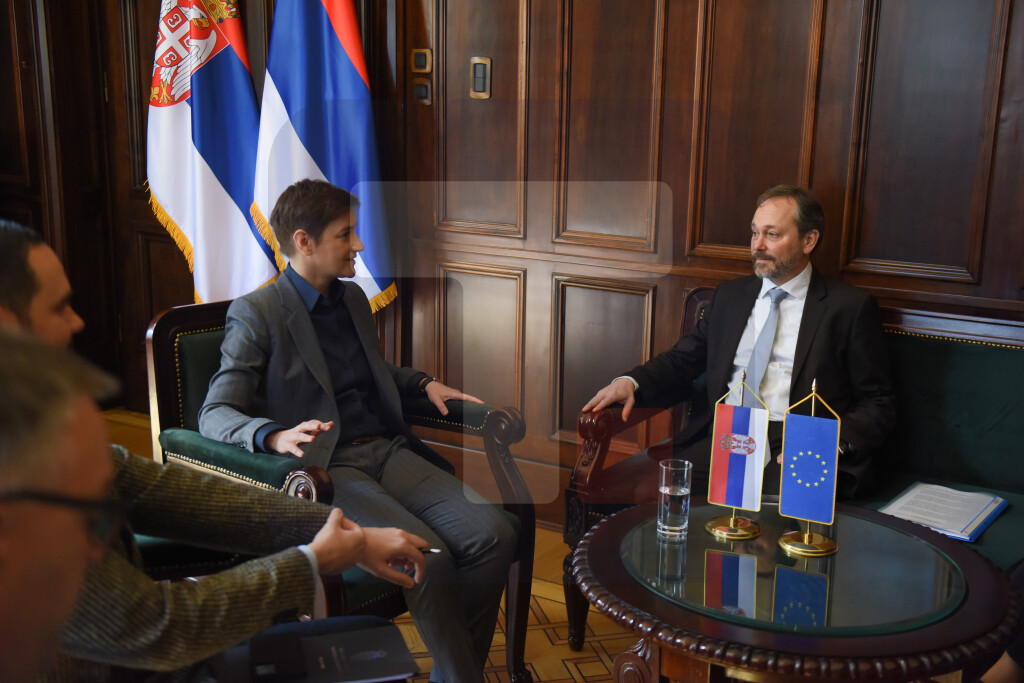 Brnabić se sastala sa šefom delegacije Evropske unije u Srbiji Emanueleom Žiofreom