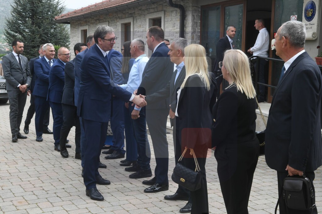 Vučić razgovarao sa Srbima koji žive u Mostaru