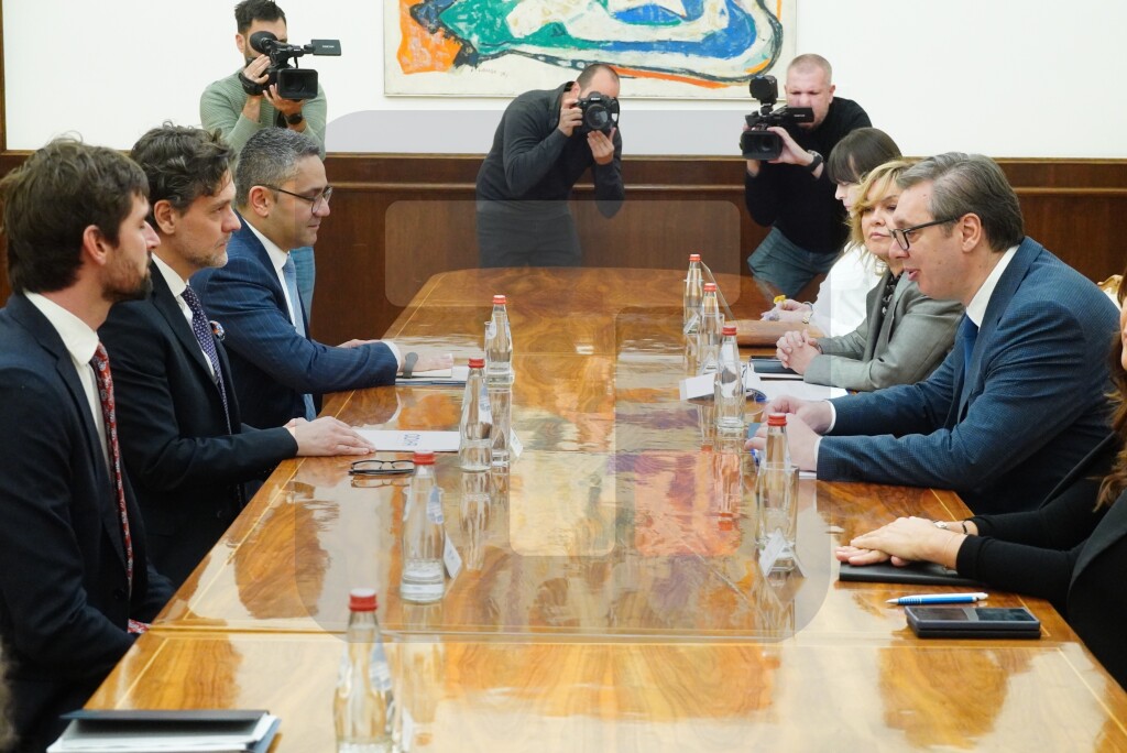 Predsednik Vučić primio direktora ODIHR Matea Mekačija