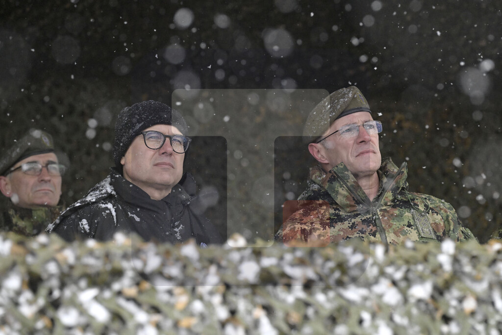 Ministar odbrane i načelnik Generalštaba obišli snage Vojske Srbije na vežbi na Pešteru