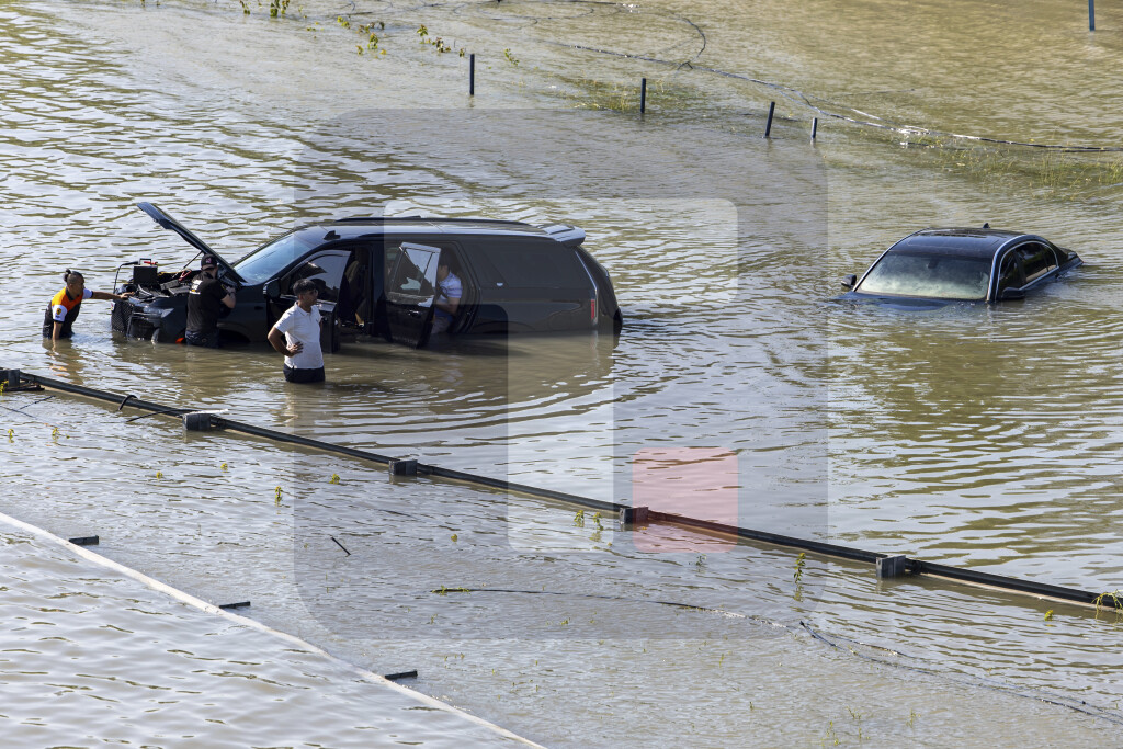 Usled rekordnih kiša, u poplavama u UAE nastradale najmanje tri osobe