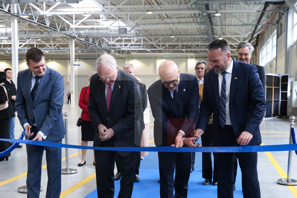 Ministar Vučević otvorio novi proizvodni pogon kompanije "Modine" u S. Mitrovici