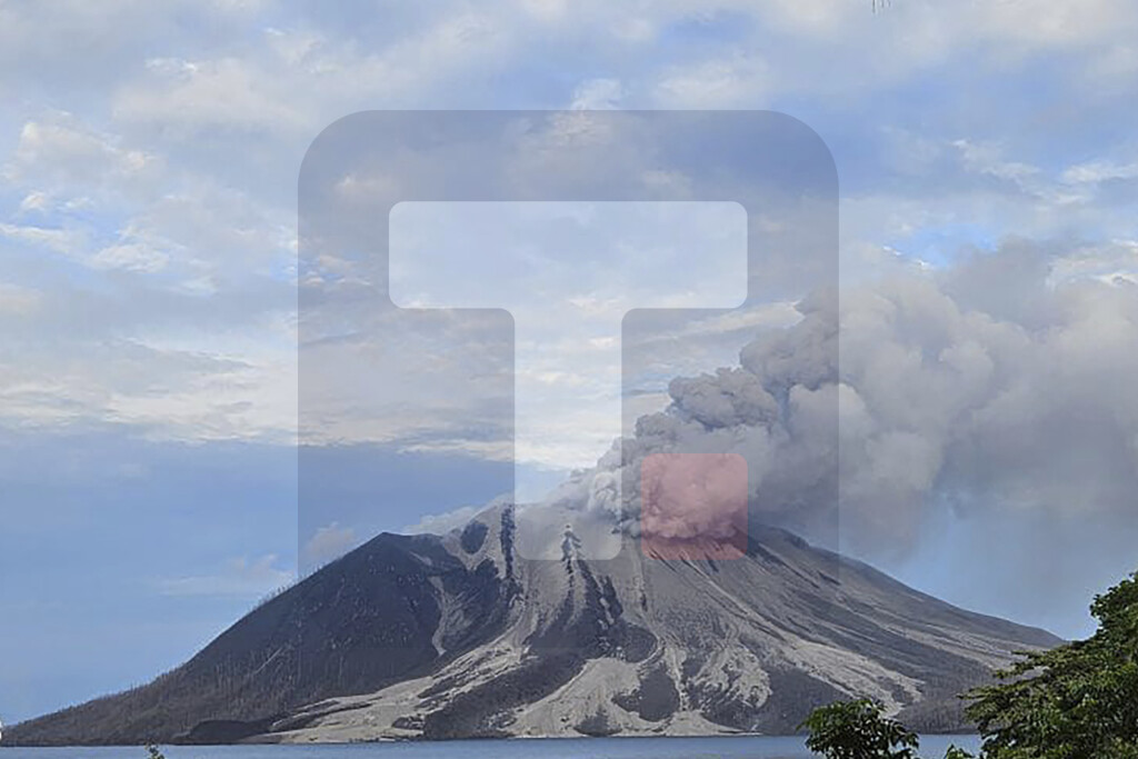 Indonezija: Posle erupcija vulkana Ruang u toku evakuacija stanovništva