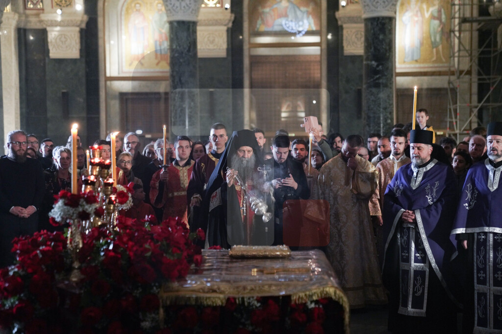 Patrijarh služio večernje Velikog petka, iz Hrama Svetog Save izneta Plaštanica
