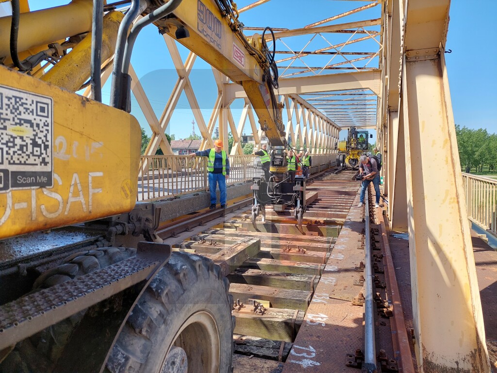 Vesić:Obnova železničkog mosta u Senti gotova sredinom maja, mesec dana pre roka