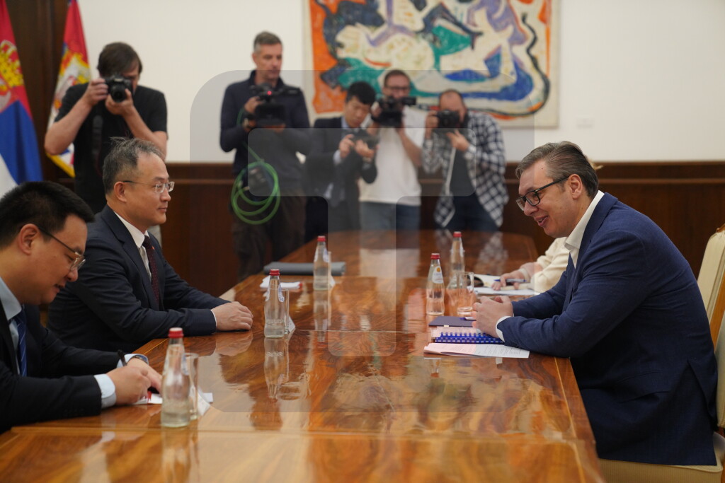 Vučić se sastao sa kineskim ambasadorom Li Mingom