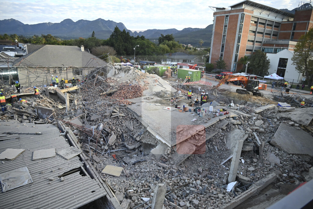 Južna Afrika: 4 osobe poginule, 50 zarobljeno pod ruševinama pale zgrade