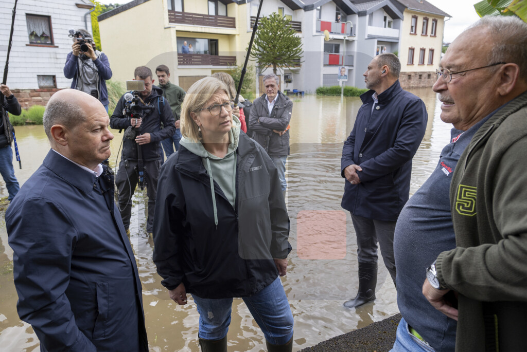 Šolc obišao poplavljene regione na jugozapadu zemlje