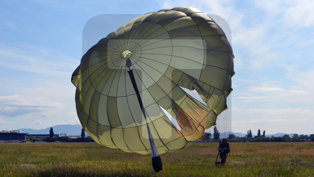 Završena padobranska obuka decembarske generacije u 63. padobranskoj brigadi