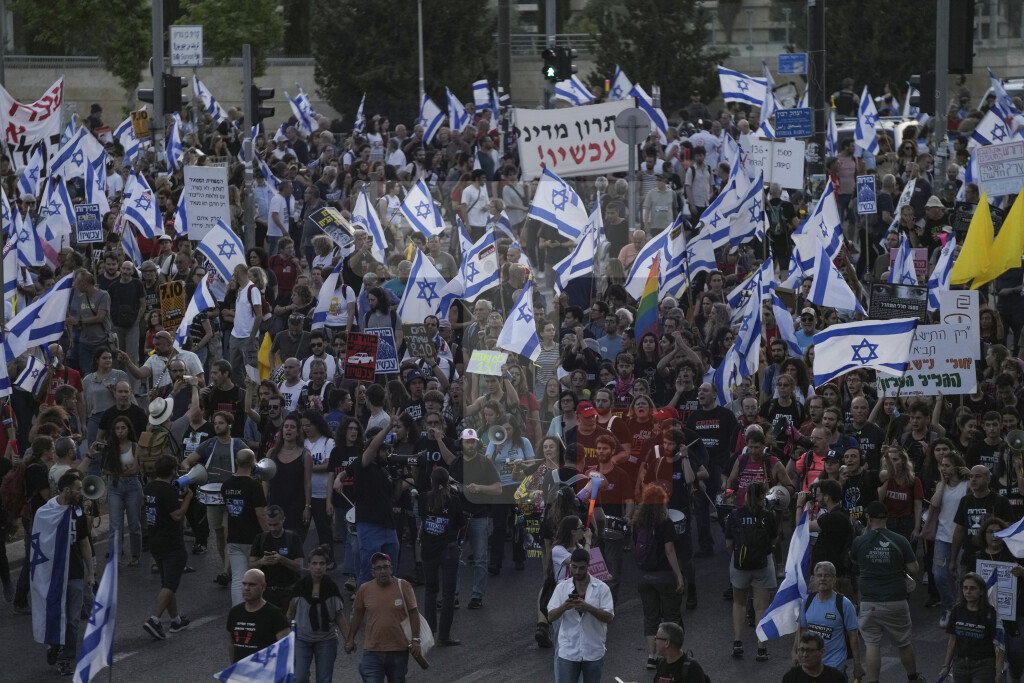 Jerusalim: Hiljade demonstranata protiv vlade B. Netanjahua ispred Kneseta