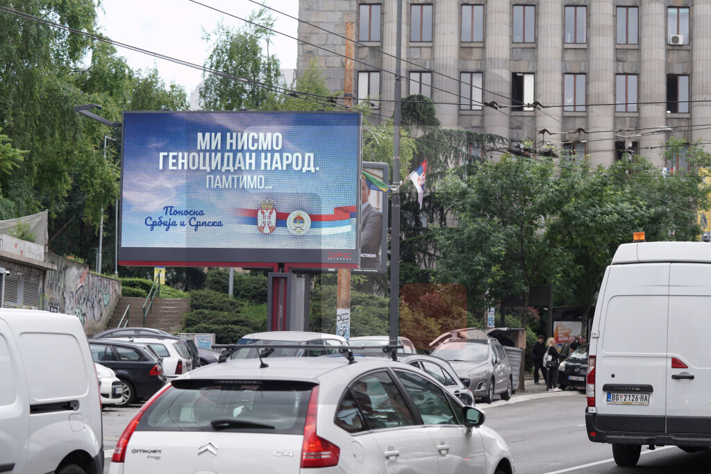 U Beogradu se pojavili bilbordi sa porukom da Srbi nisu genocidan narod