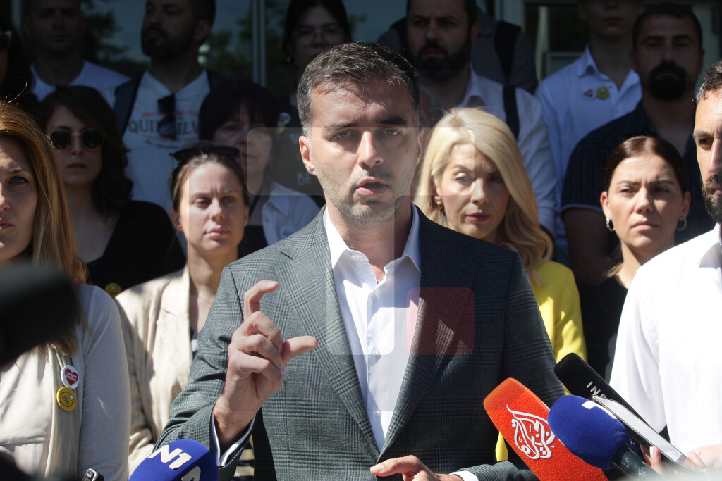Manojlović poziva opoziciju da napusti republički i parlamente u BG i Nišu