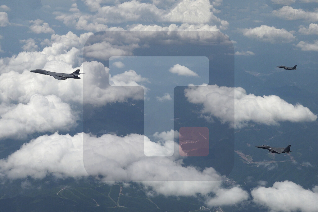 Bombarder SAD učestvovao danas u vojnoj vežbi u Južnoj Koreji