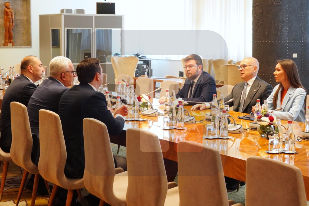 Premijer Vučević se sastao sa predsednikom Skupštine Crne Gore Andrijom Mandićem