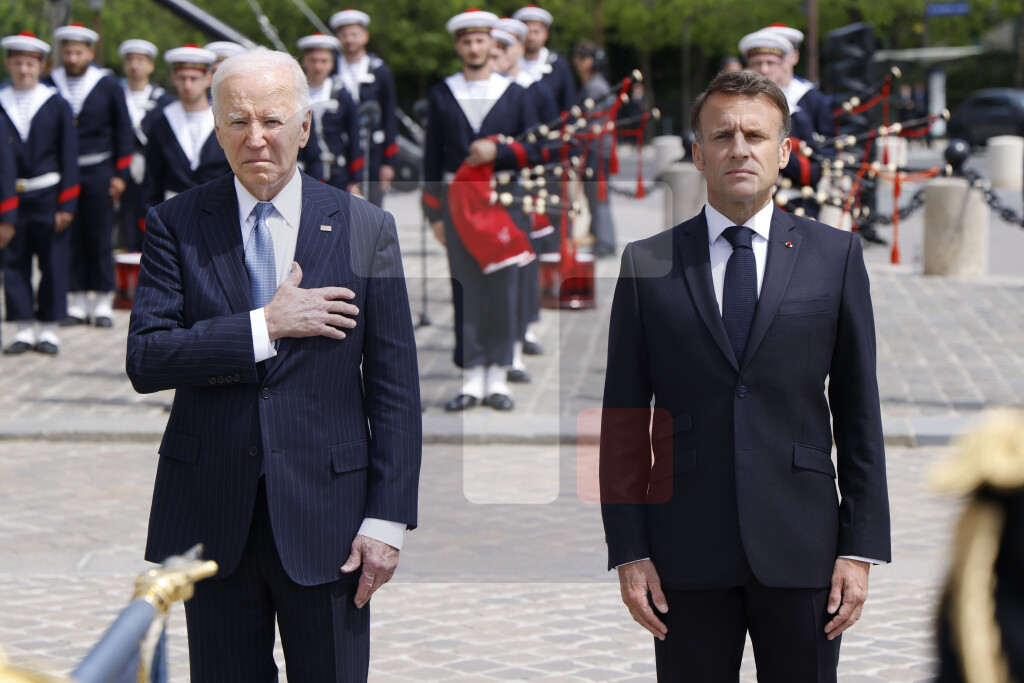 Bajden otpočeo posetu Francuskoj ceremonijom dočeka kod Trijumfalne kapije u Parizu