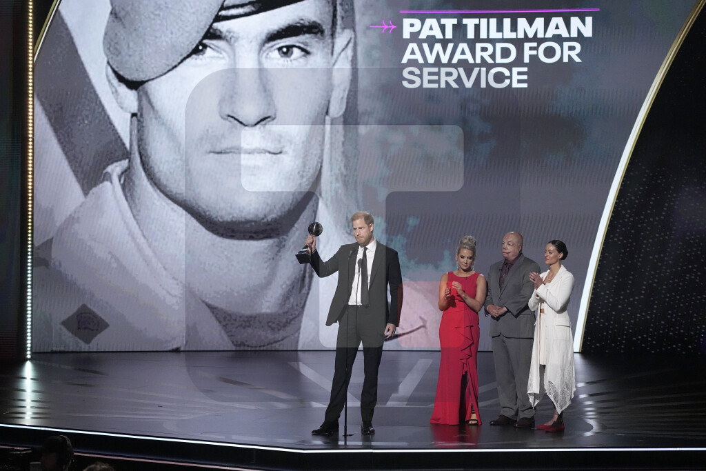 Princ Hari primio nagradu "Pet Tilman" uprkos kritikama
