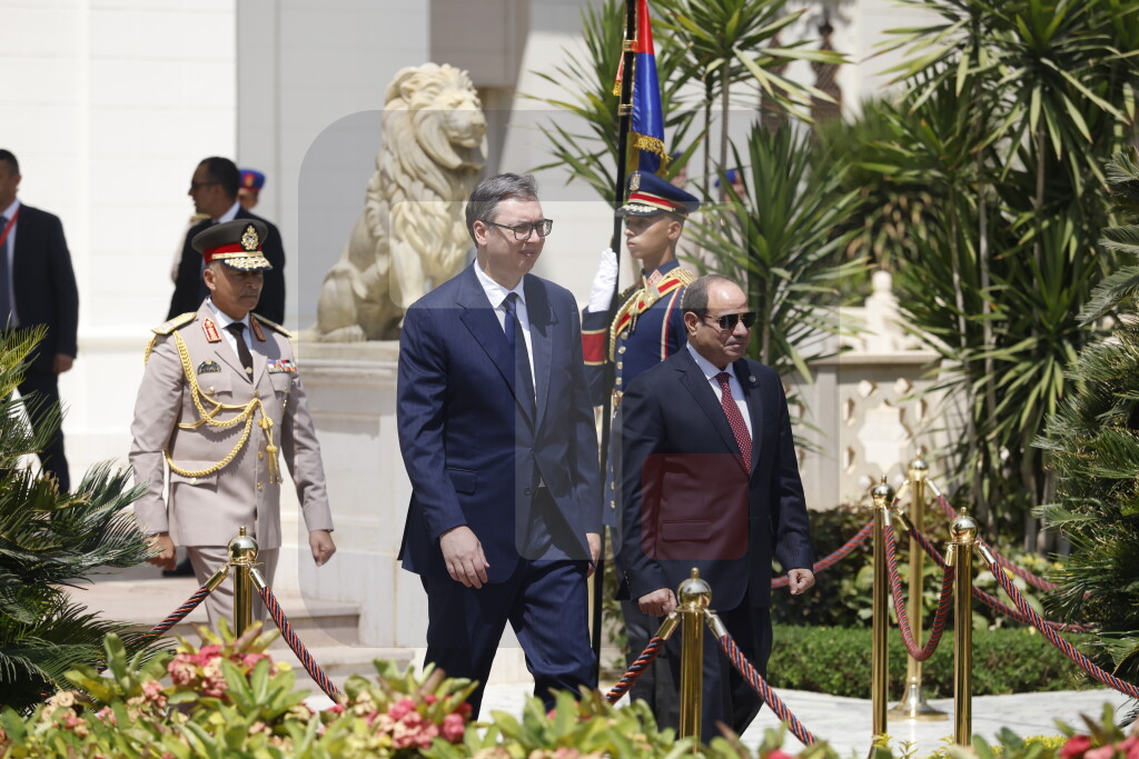 Svečani doček uz vojne počasti za predsednika Vučića u Kairu