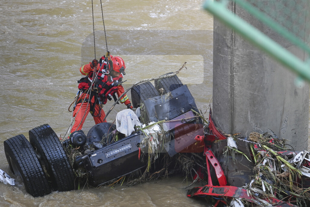 Broj poginulih nakon urušavanja mosta u Kini povećao se na 15