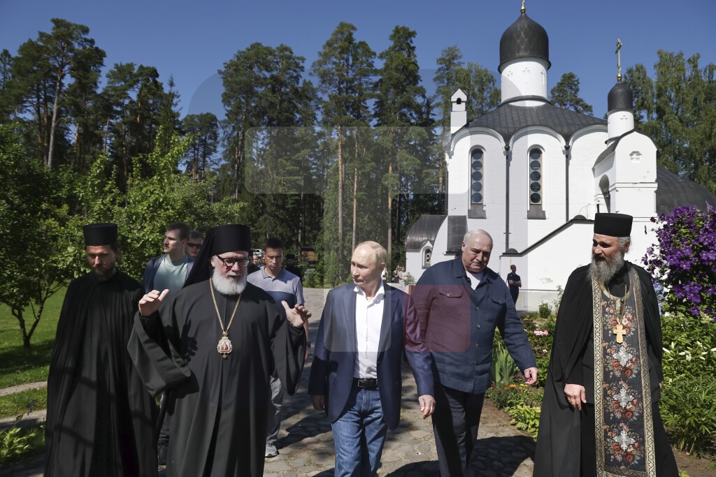Putin i Lukašenko posetili Romanovski manastir na jezeru Lagoda