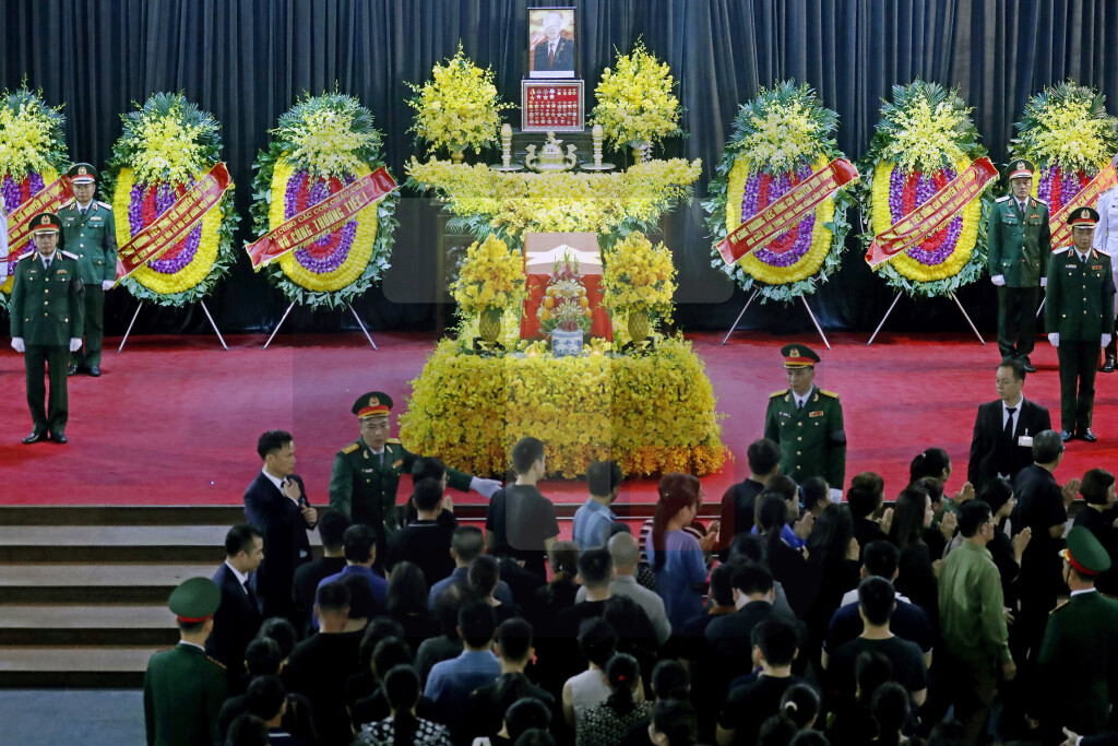 Hiljade ljudi, uključujući svetske zvaničnike, prisustvuju sahrani šefa KP Vijetnama
