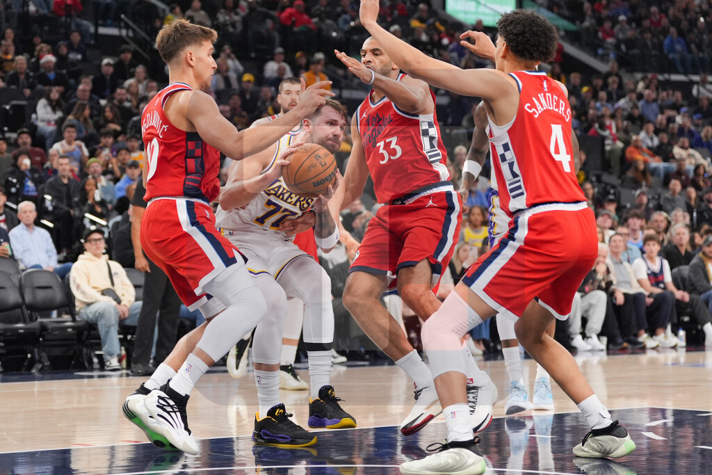 Košarkaši LA Klipersa pobedili LA Lejkerse, Boston savladao Toronto u NBA ligi