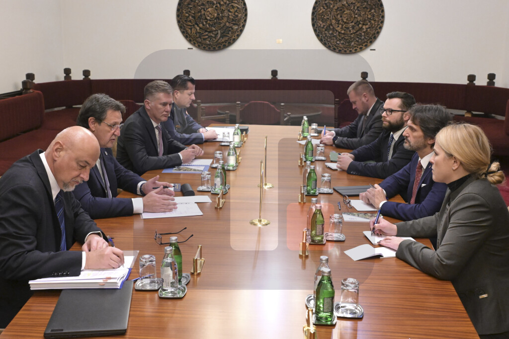 Gašić se sastao sa ministrom odbrane Slovačke Kalinakom