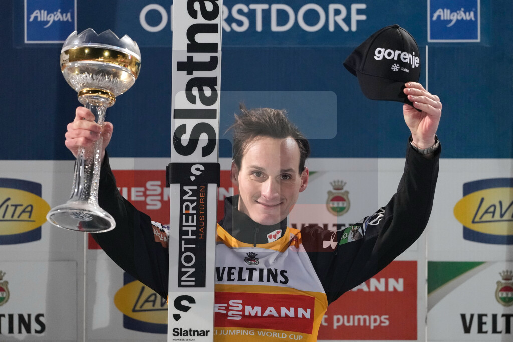 Slovenac Prevc pobedio u Obersdorfu na startu turneje "Četiri skakaonice"