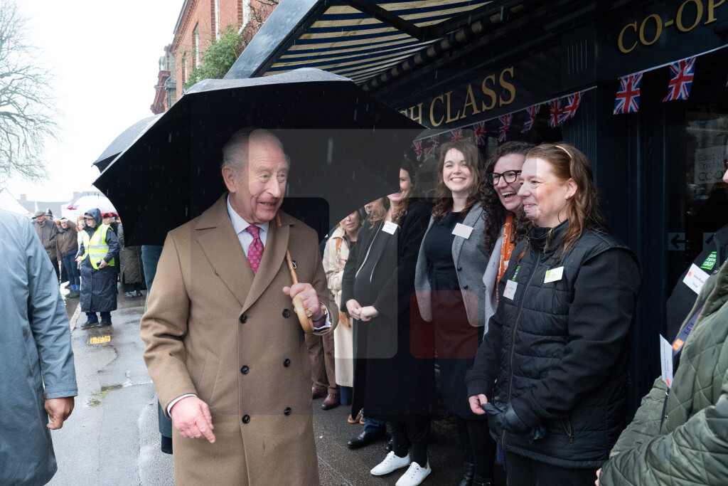 Kralj Čarls III izviždan zbog princa Endrua i Epstina tokom posete Eseksu