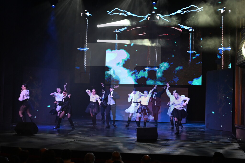 Mađarska trupa "TBG Production" izvela mjuzikl "Nikola Tesla - beskonačna energija" u Narodnom pozorištu