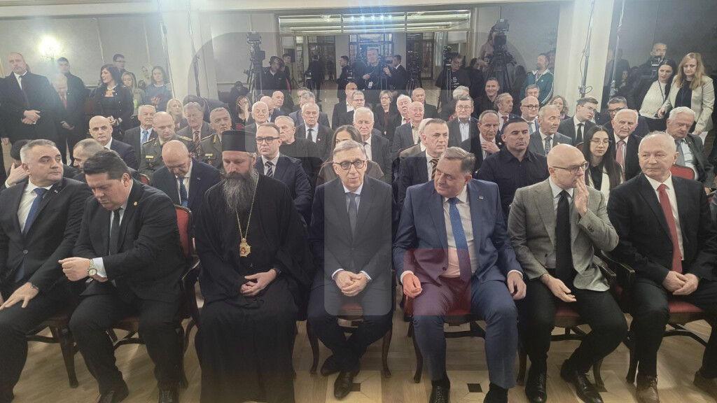 Obeležava se Dan RS i usvajanja Ustava RS; Cicović: Važno je ostati svoj na svome