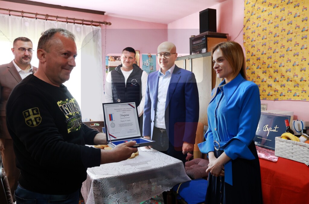 Đurđević u SP uručila spomenicu borcu sa Košara i najavila bolje socijalne usluge