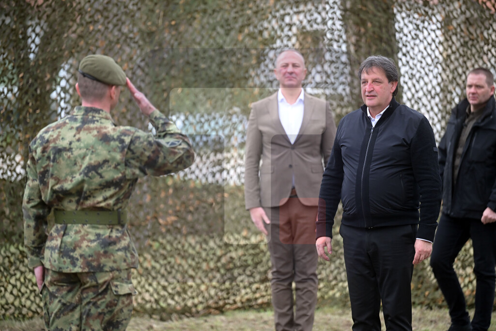 Gašić obišao kasarnu "Knjaz Miloš Obrenović" u Knjaževcu
