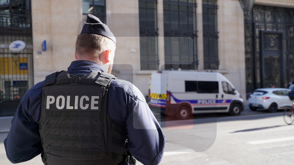 Sprečen teroristički napad ispred Banke Amerike u Parizu