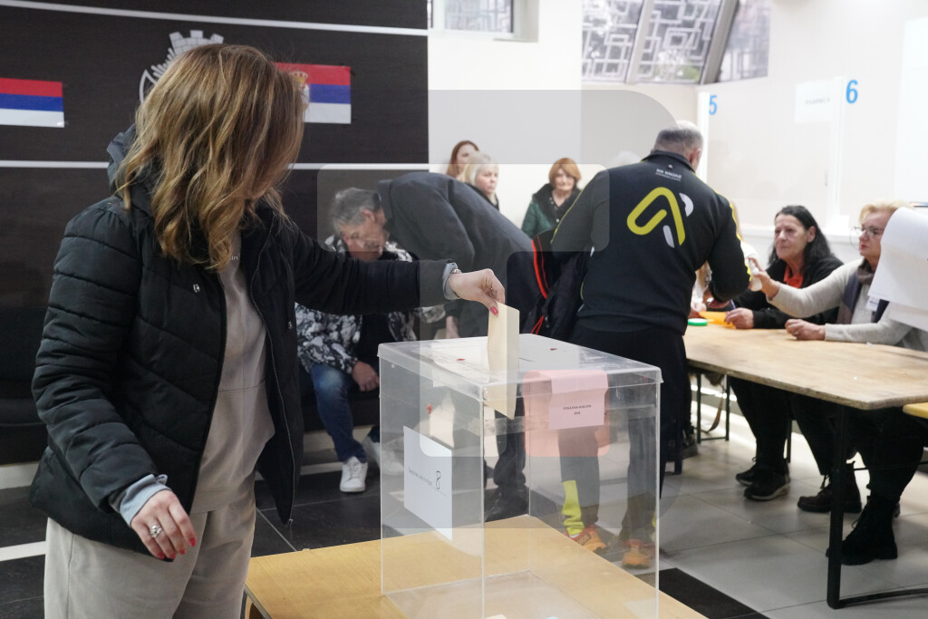 Sva biračka mesta na lokalnim izborima u Aranđelovcu otvorena na vreme