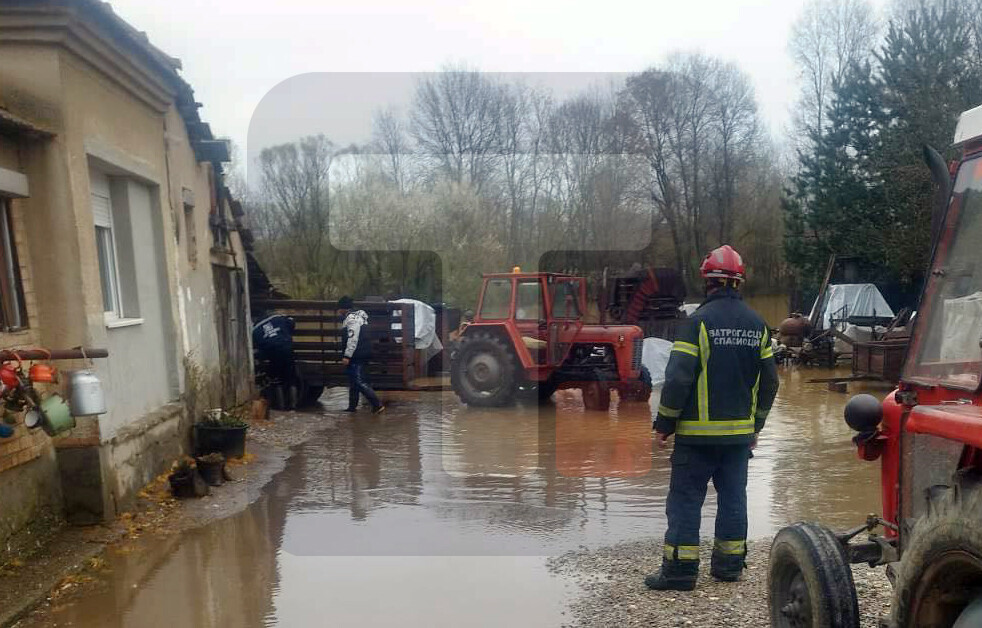 Sektor za vanredne situacije otklanja posledice nevremena, ustupio 20 agregata EPS-u