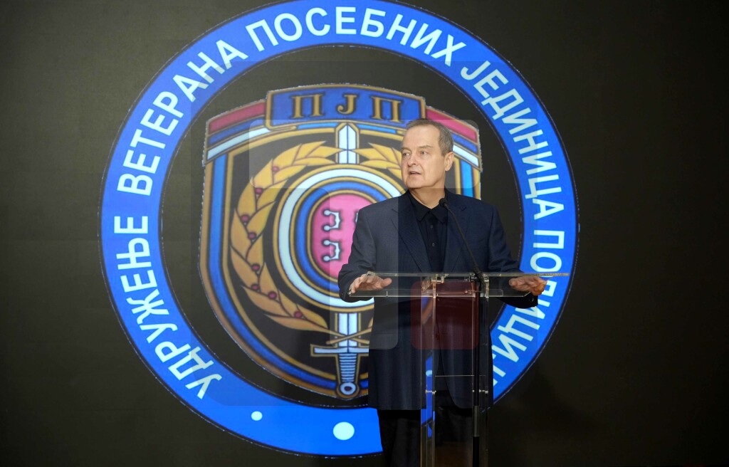 Dačić u Narodnoj Skupštini otvorio izložbu fotografija-Komandant PJP Obrad Stevanović