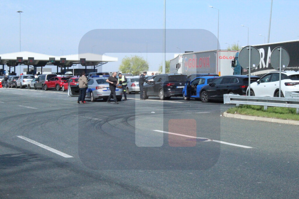 Kolona na Batrovcima duža od dva kilometra, čekanje i do dva i po sata