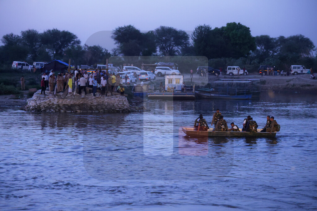 Indija: Najmanje 10 ljudi poginulo kada se prevrnuo turistički brod na reci