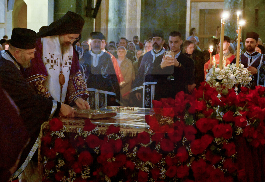 U Hramu Svetog Save na Veliki petak izneta plaštanica