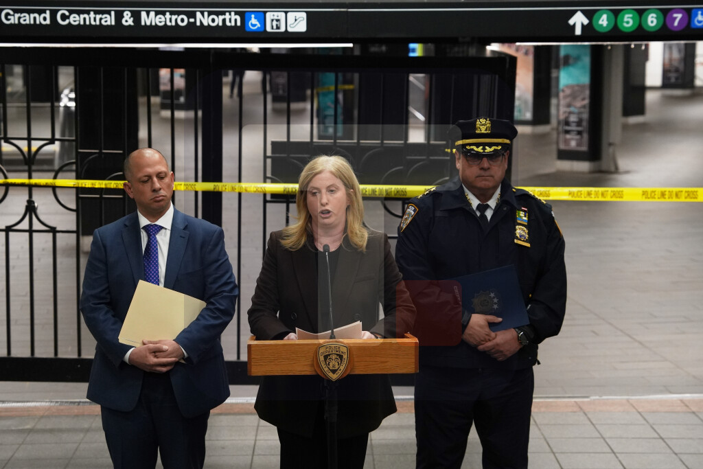Napad mačetom u Njujorku, tri osobe povređene, napadač ubijen