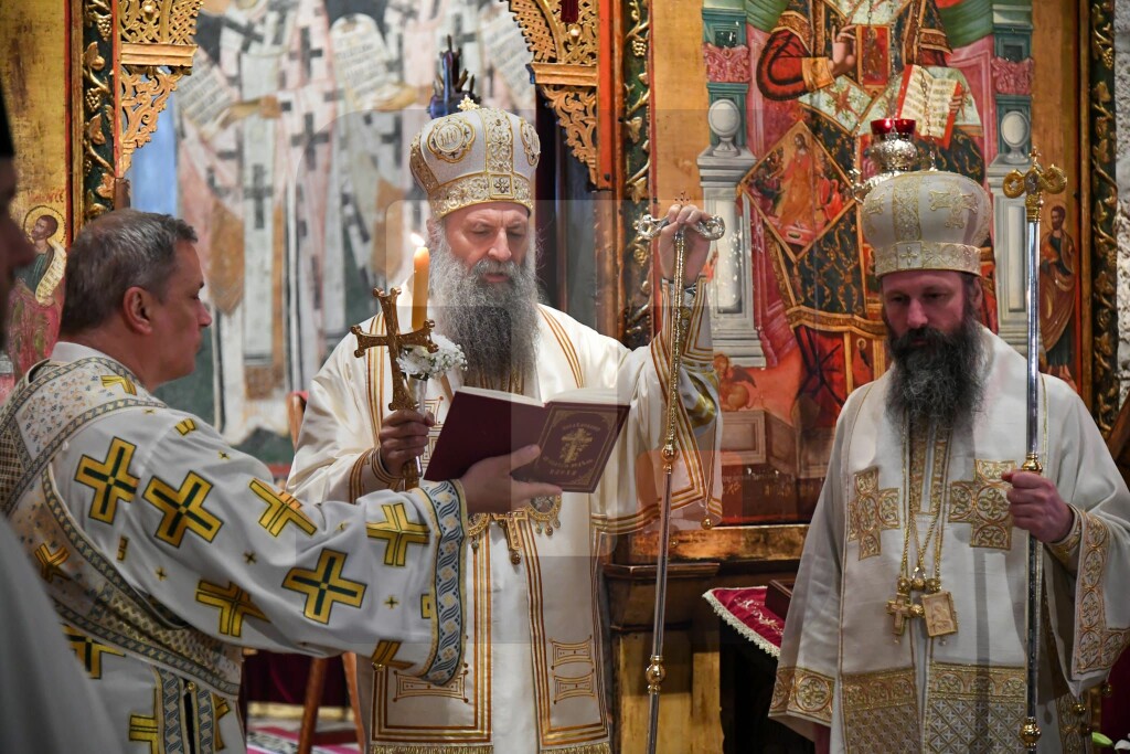 Patrijarh Porfirije služio na Vaskrs liturgiju u Pećkoj patrijaršiji