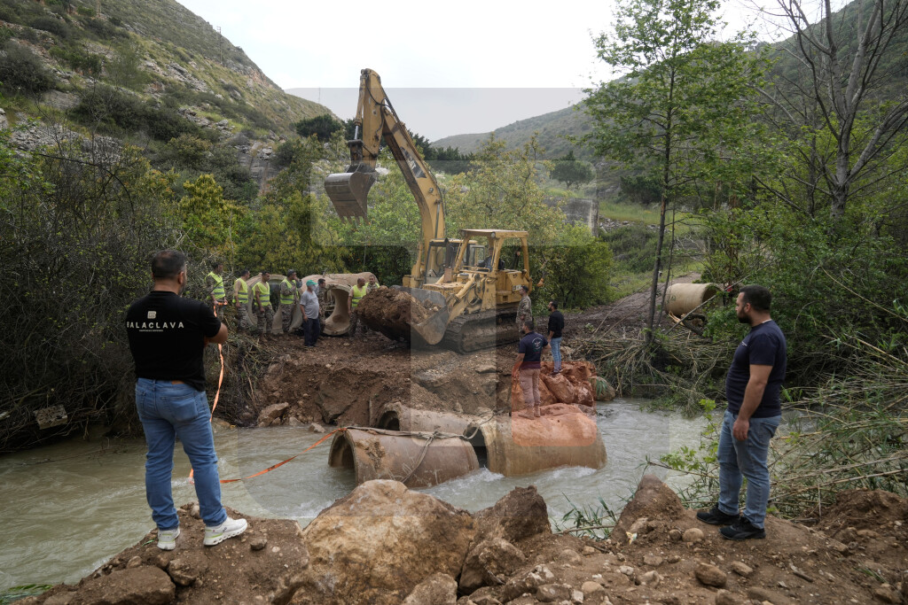 Libanska vojska uklanja izraelsku barijeru koja blokira put u južnom Libanu