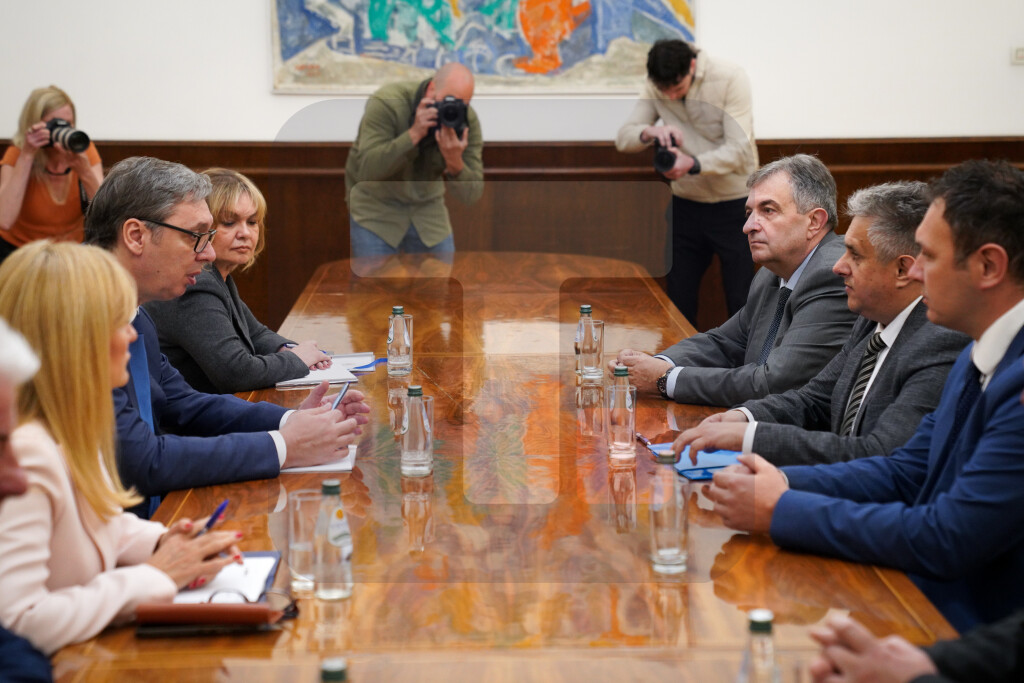 Počele konsultacije predsednika Vučića sa predstavnicima Ujedinjene seljačke stranke