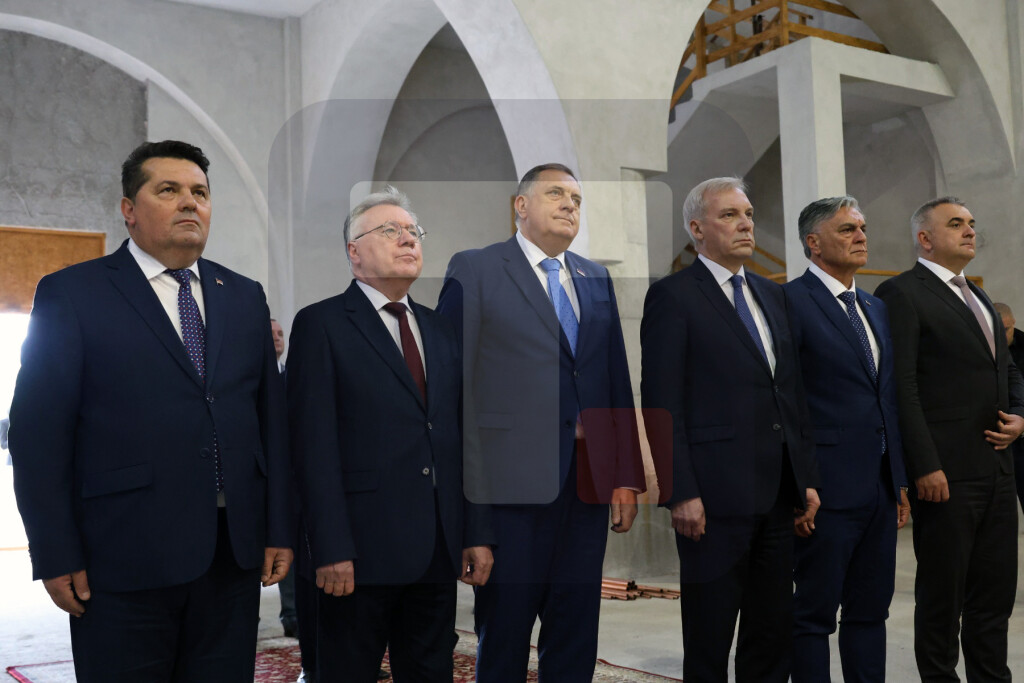 Delegacije Srpske i Rusije u srpsko-ruskom hramu u Banjaluci