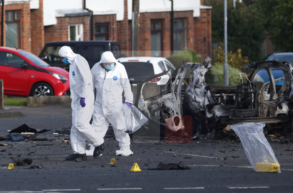 U Belfastu bezbednosna uzbuna, blizu policijske stanice eksplodirao automobil-bomba