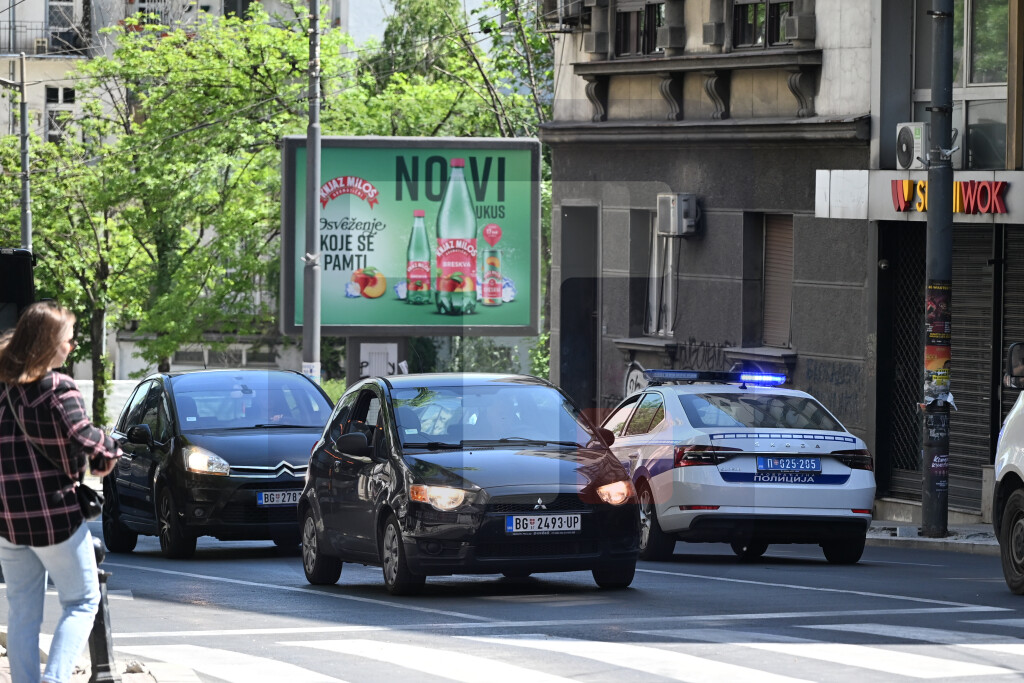 Vozilo udarilo pešaka na uglu Takovske i Ilije Garašanina, povređeni prevezen na VMA
