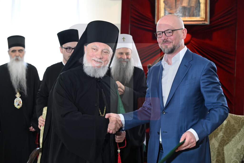 Kompanija NIS poklanja SPC zemljište na kome se nalazi manastir Vojlovica u Pančevu
