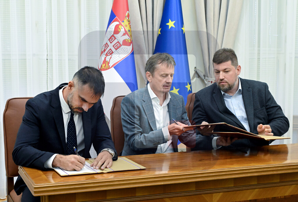 Potpisan ugovor za rekonstrukciju školske sale u Kaću vredan 198 miliona dinara