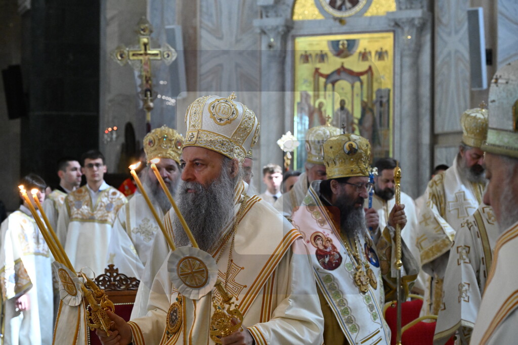 Liturgijom u Hramu Svetog Save počelo redovno zasedanje Sabora SPC, služi Porfirije